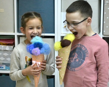День рождения с творческим мастер-классом. Сделали игрушку из шерсти своими руками "Мороженое"