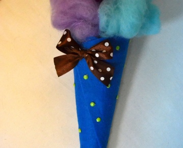 День рождения с творческим мастер-классом. Сделали игрушку из шерсти своими руками "Мороженое"